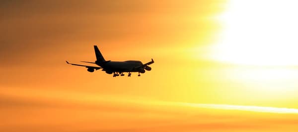 現在の生活に対して懐疑を抱きはじめ、<INPUT_1=あなた>はアフリカにある村に暮らすようになりました。