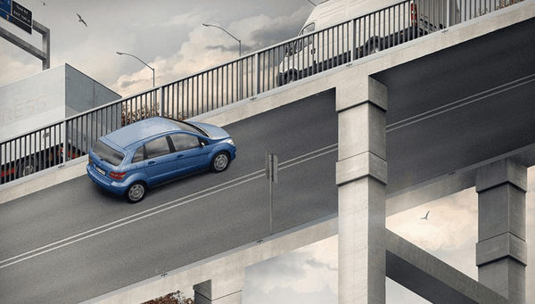 파란색 자동차는 어디를 달리고 있을까요?